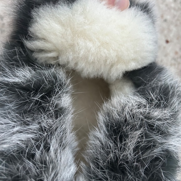 Seal skin slippers - Picture 2 of 3